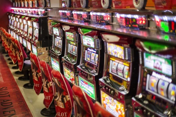 Halaman deposit outplayed Teen Patti dengan ikon DANA, OVO, GoPay, ShopeePay, LinkAja, QRIS, dan bank-bank